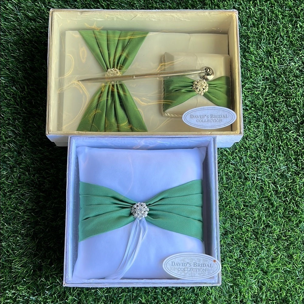 DAVIDS BRIDAL Wedding Guest Book& Pen Set Ring Bearer Pillow